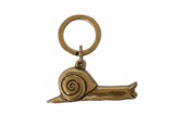 5. LLavero forma caracol 3D bañado en latón viejo.