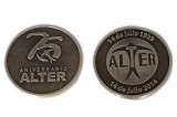 1. Medalla a dos caras,  bañada en níquel viejo. 