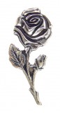 21. Pin rosa bañada en plata vieja.